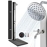 Arebos Solardusche 35L & Bodenplatte in Anthrazit | inklusive Abdeckhaube | mit integriertem Thermometer & Fußdusche | mit Gartenschlauch-Anschluss | Wassertemperatur bis 60°C | Silber-Schwarz